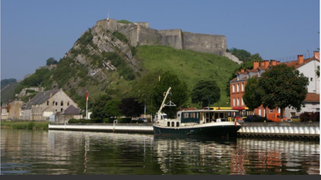 Le Repos De La Meuse Givet Exterior foto